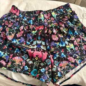 EUC Lululemon Floral Women's Shorts Sz6